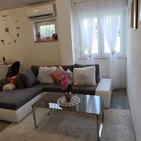 Apartments Mary & Free Parking Rovinj Rum bild