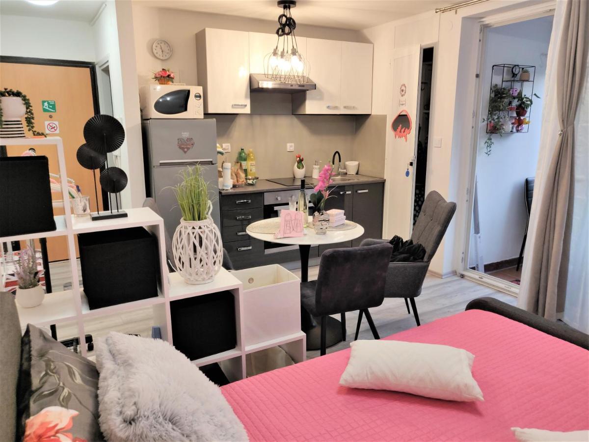 Apartments Mary & Free Parking Rovinj Exteriör bild