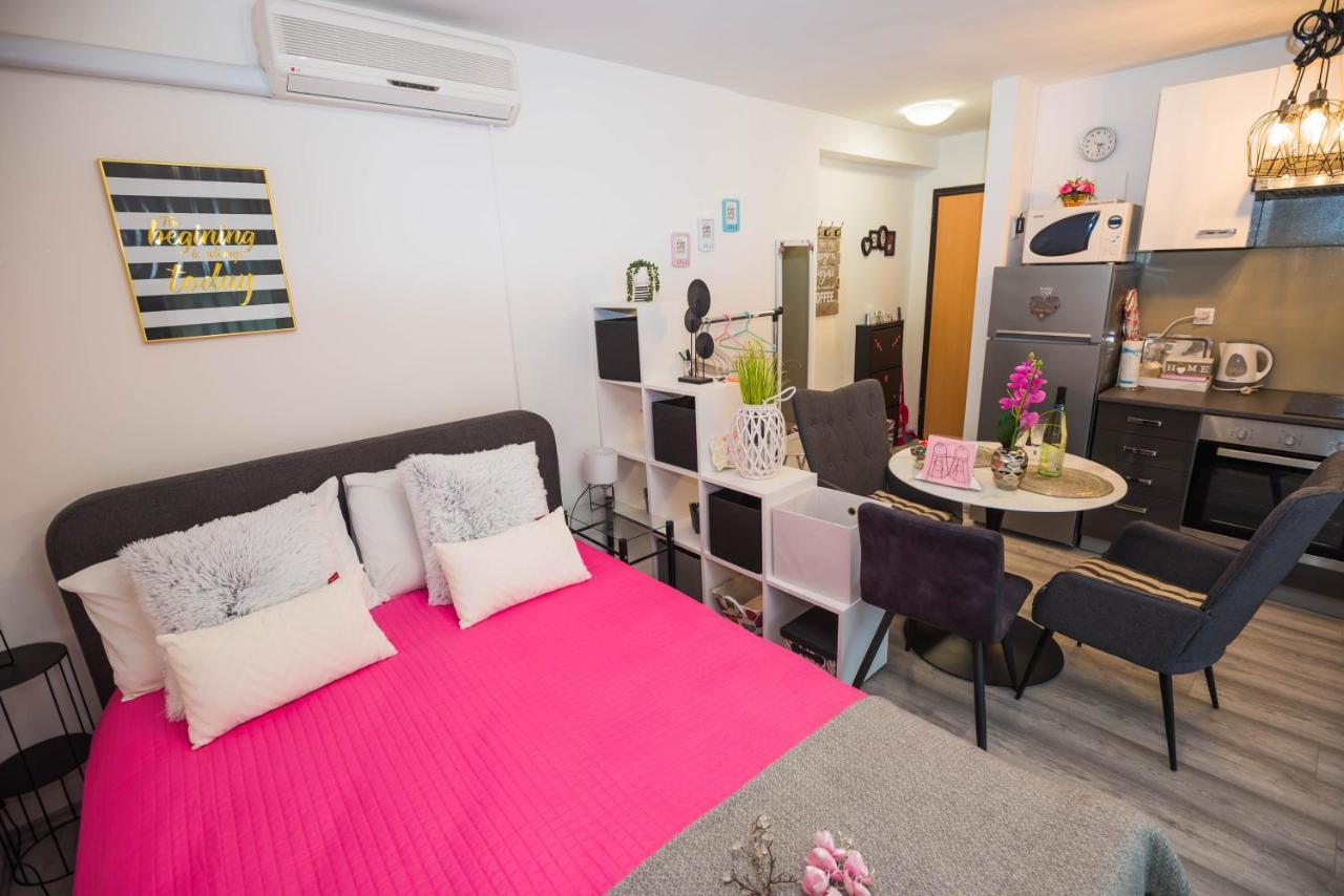 Apartments Mary & Free Parking Rovinj Exteriör bild